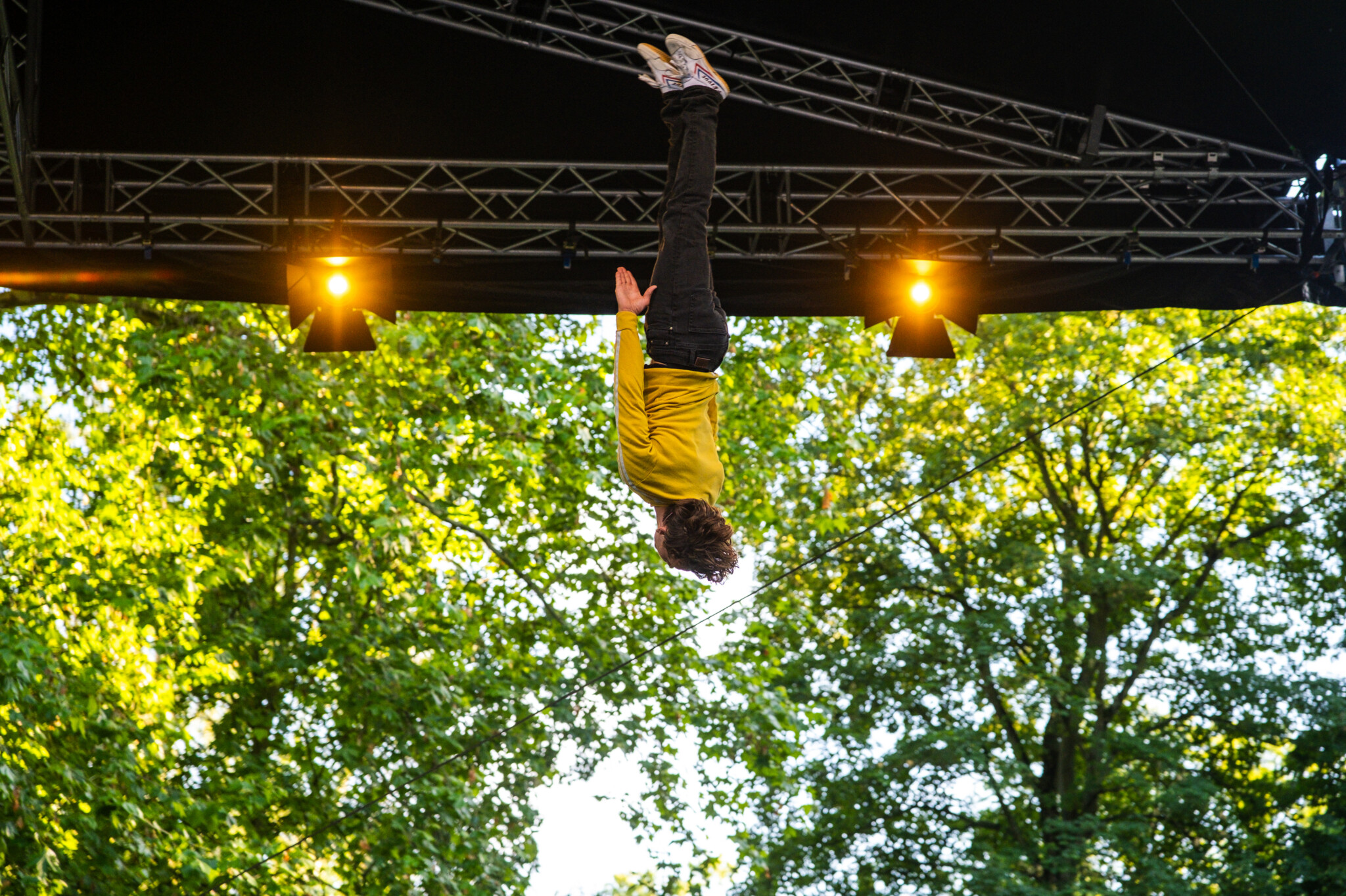Soon Circus Company – Gregarious