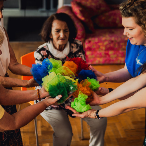 Cyrk jako innowacyjna metoda wsparcia grup senioralnych oraz osób z niepełnosprawnościami