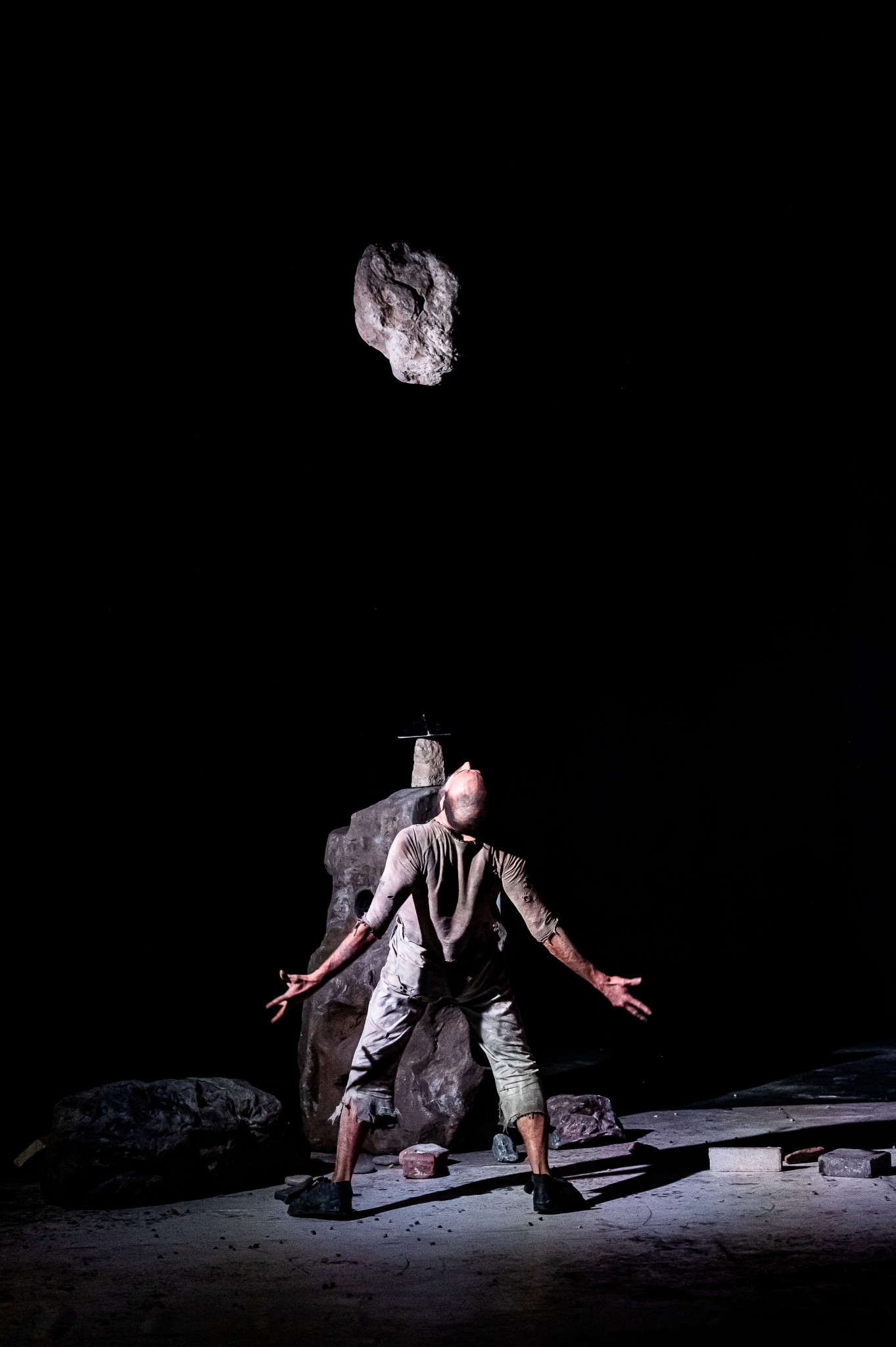 Alessandro Maida throwing a stone. Magda Clan, @ Donato Aquaro